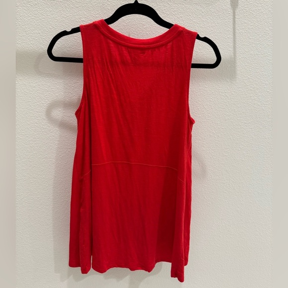 J. Jill red sleeveless top size medium petite with functional buttons - Picture 4 of 4